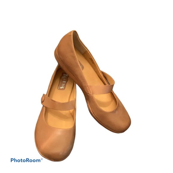 Kork-Ease Shoes - NWB Mary Janes Kork-Ease Arancio Greeley